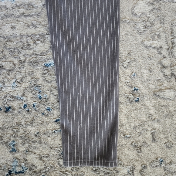 UNIQLO gray stripped jeggings - Picture 6 of 9